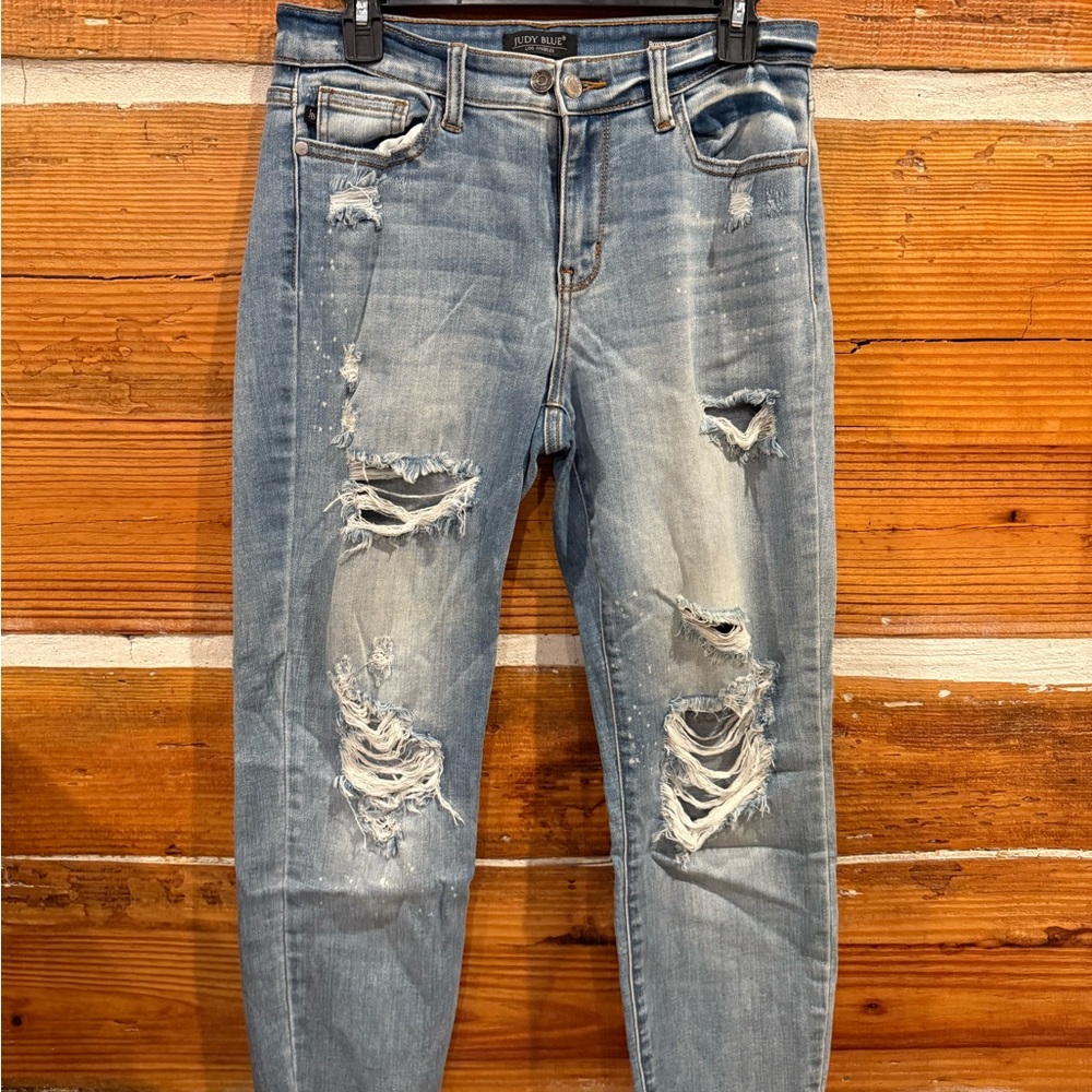 Judy Blue Light Wash Distressed Jeans